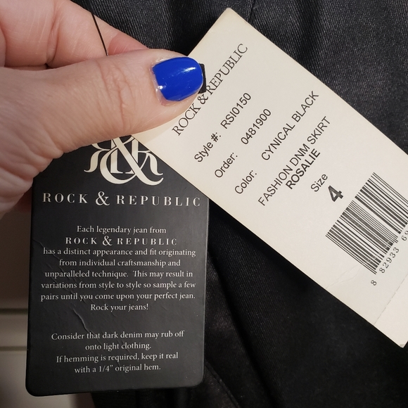 Black coated mini skirt. - Picture 6 of 7